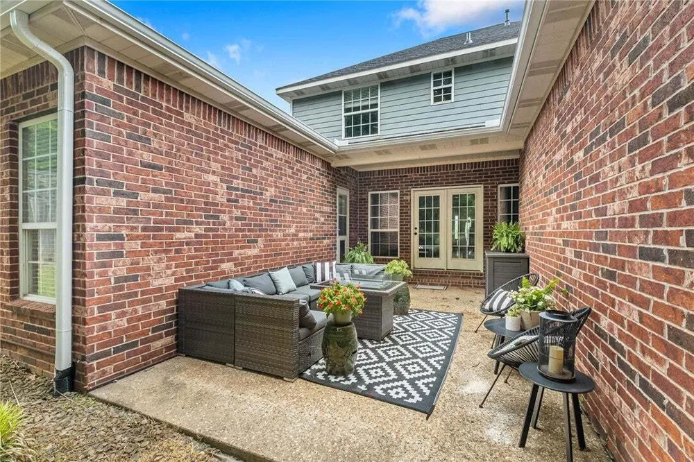 6803 W Shadow Valley Rd, Rogers, AR 72758