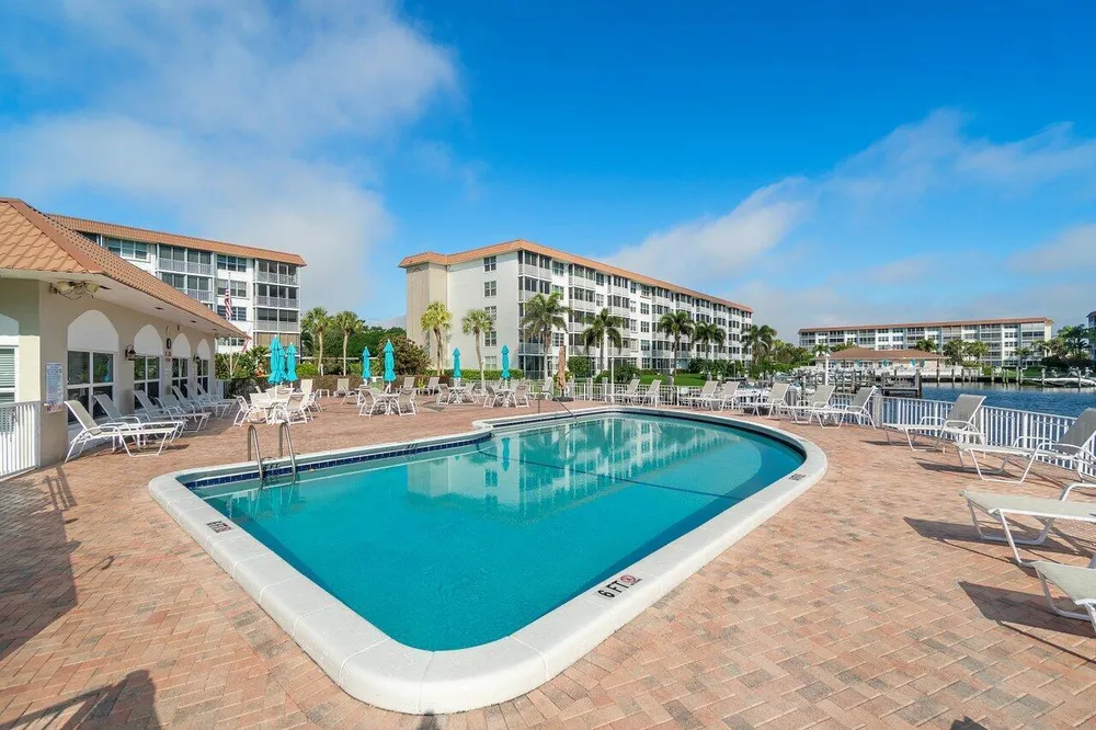 930 Dogwood Dr, Delray Beach, FL 33483