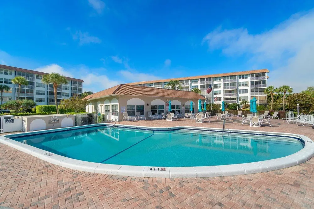 930 Dogwood Dr, Delray Beach, FL 33483