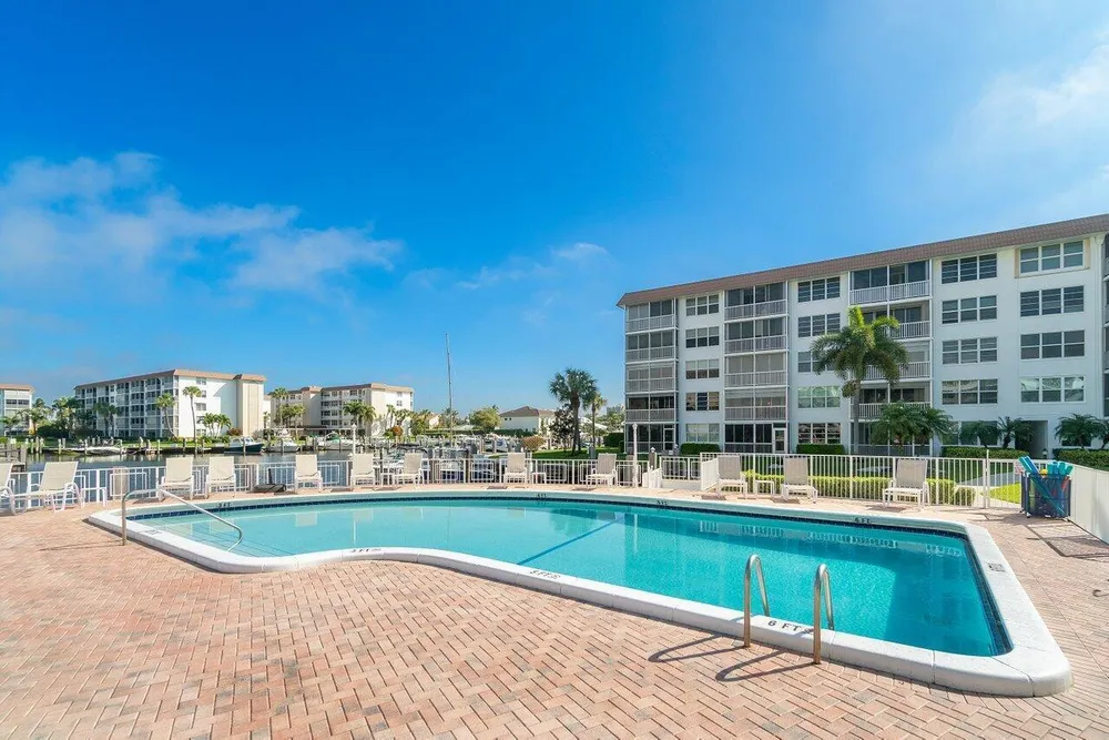 930 Dogwood Dr, Delray Beach, FL 33483