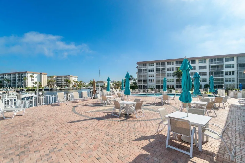 930 Dogwood Dr, Delray Beach, FL 33483