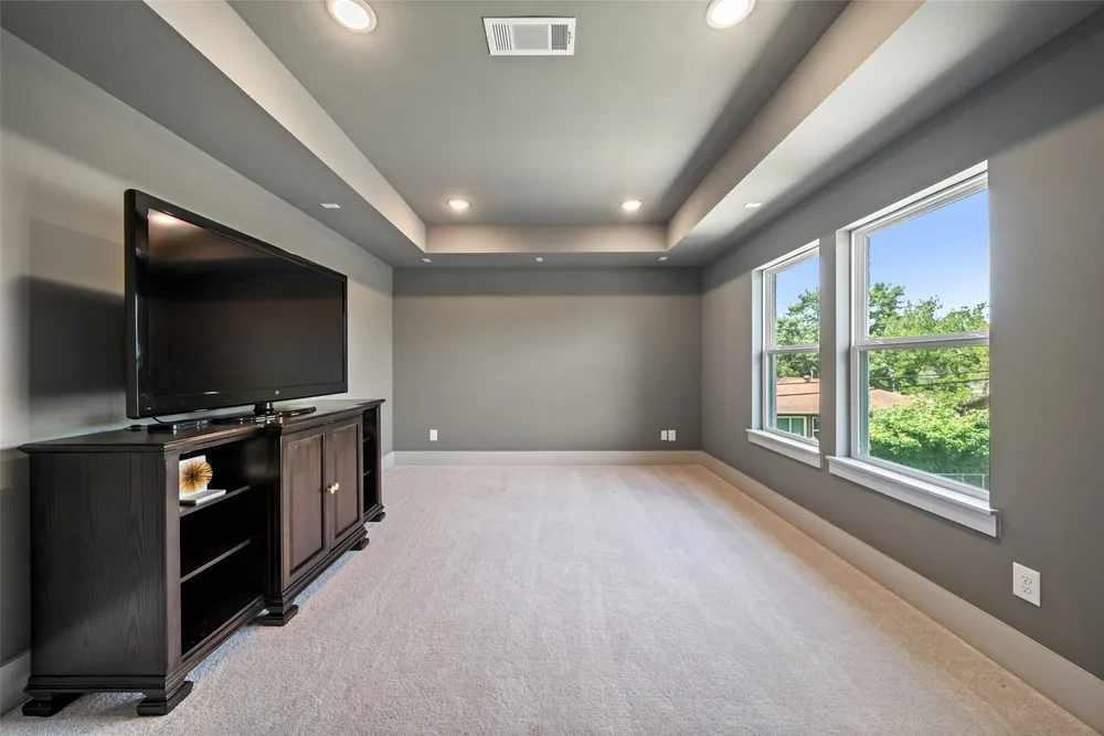 7957 Cedel Dr, Houston, TX 77055