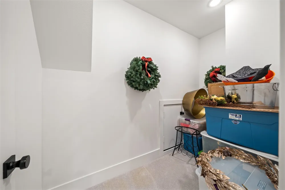 7957 Cedel Dr, Houston, TX 77055