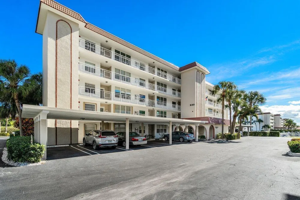 930 Dogwood Dr, Delray Beach, FL 33483