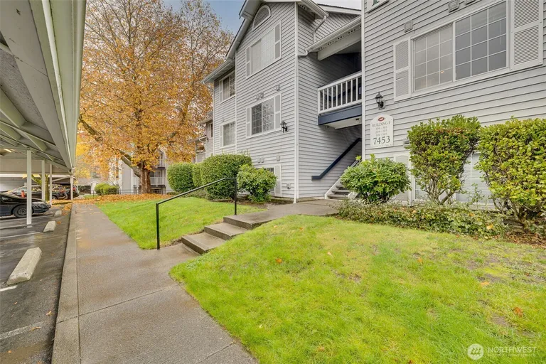 7453 Newcastle Golf Club Rd, Newcastle, WA 98059