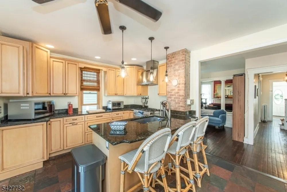 107 Sheridan Ave, Roselle Park, NJ 07204