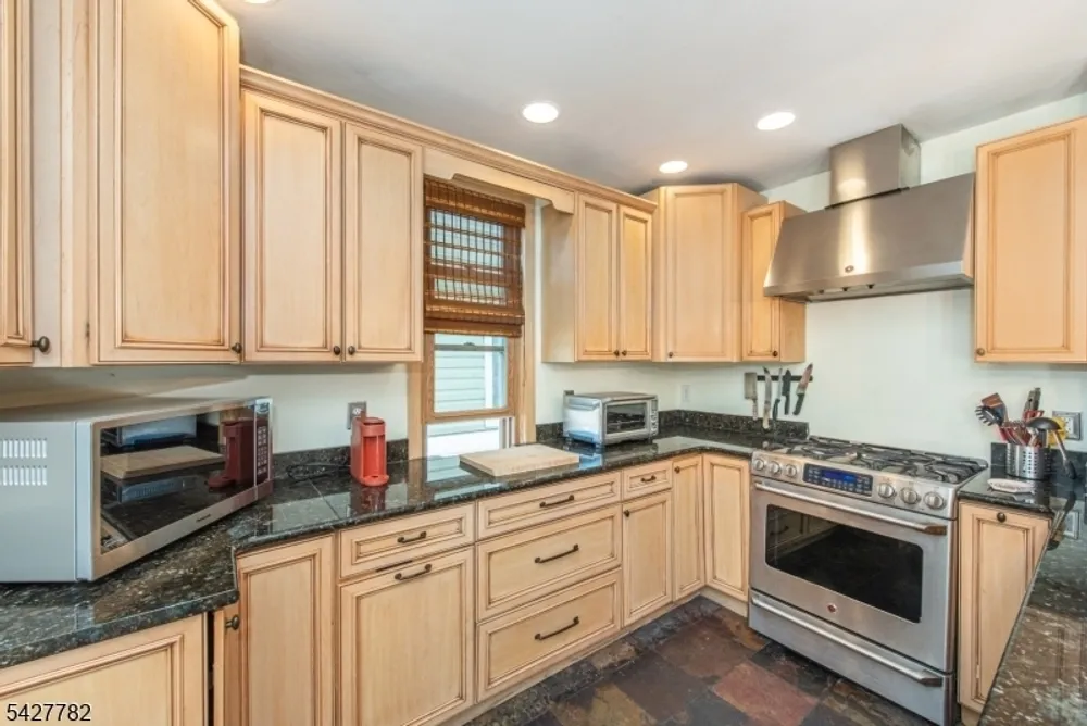 107 Sheridan Ave, Roselle Park, NJ 07204