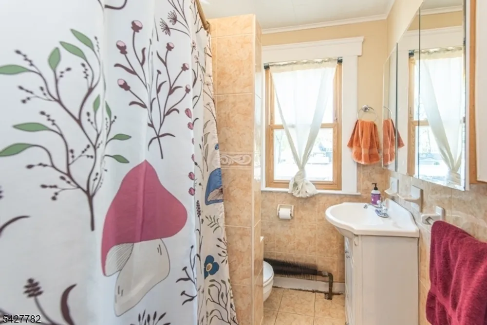 107 Sheridan Ave, Roselle Park, NJ 07204