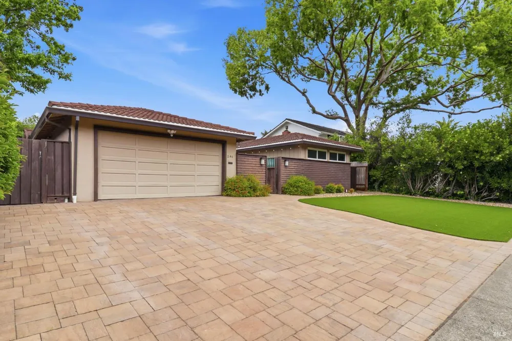 240 Marin Oaks Dr, Novato, CA 94949