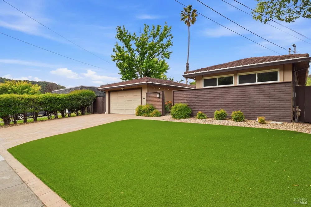 240 Marin Oaks Dr, Novato, CA 94949