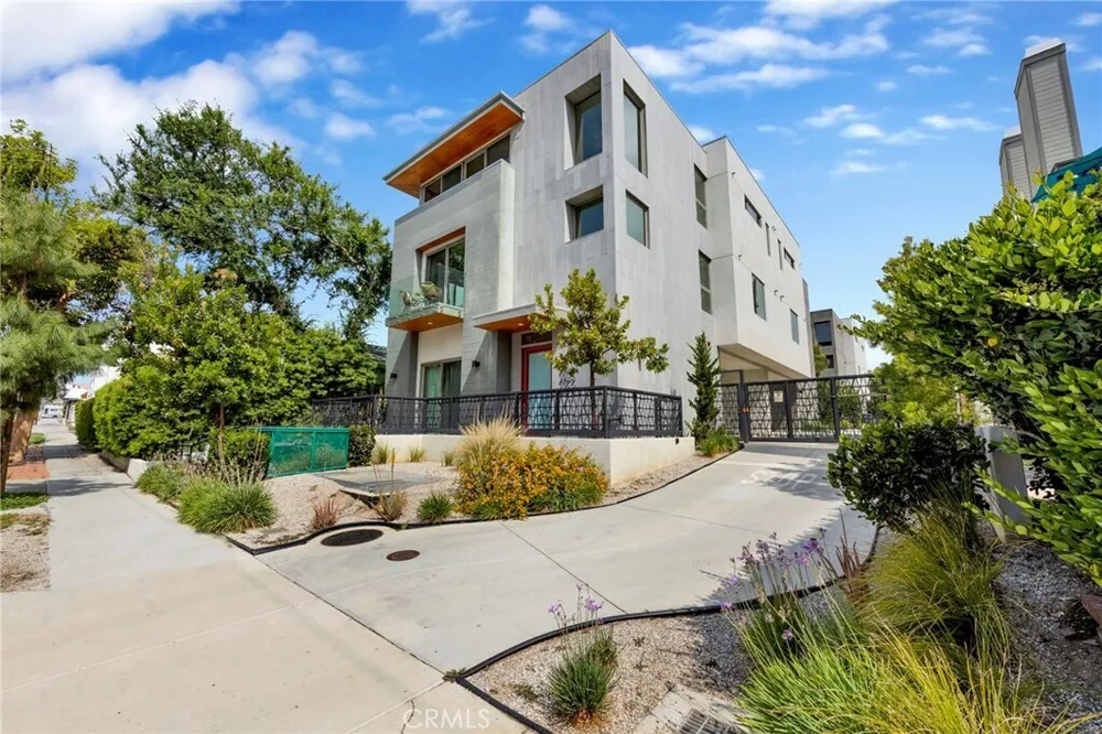 941 E California Blvd, Pasadena, CA 91106
