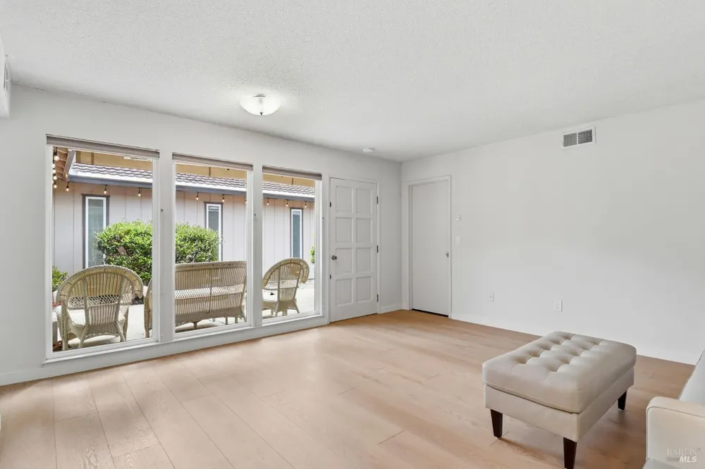 240 Marin Oaks Dr, Novato, CA 94949