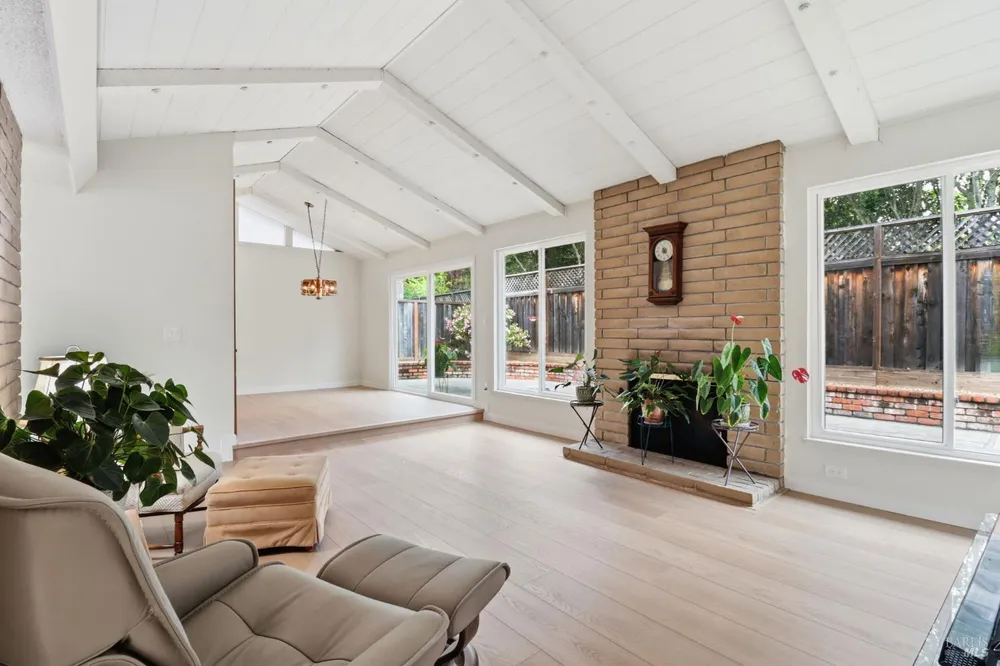 240 Marin Oaks Dr, Novato, CA 94949