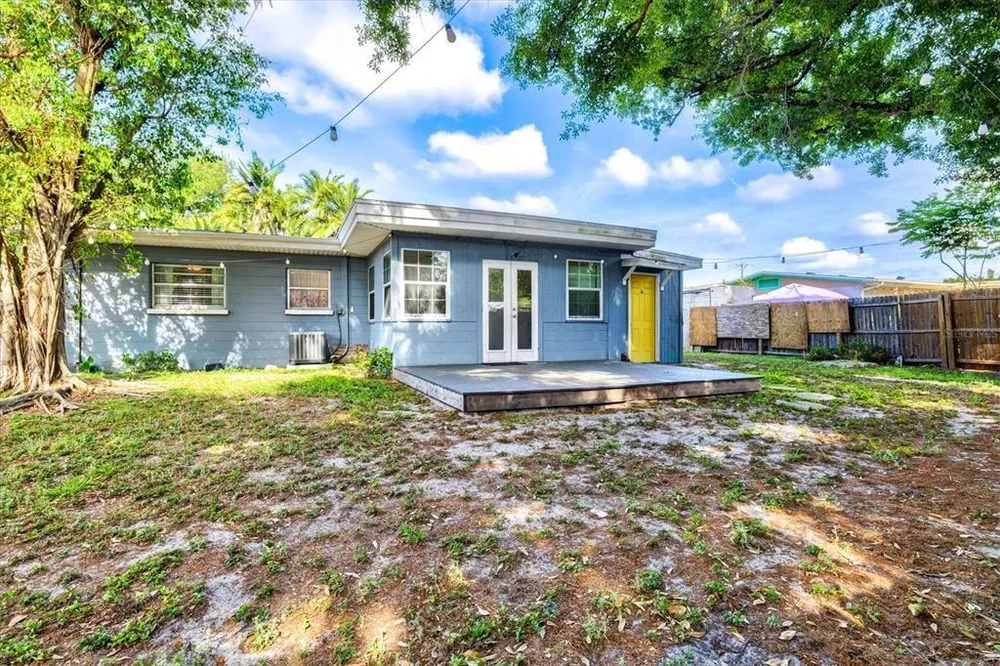 5911 Olive Ave, Sarasota, FL 34231