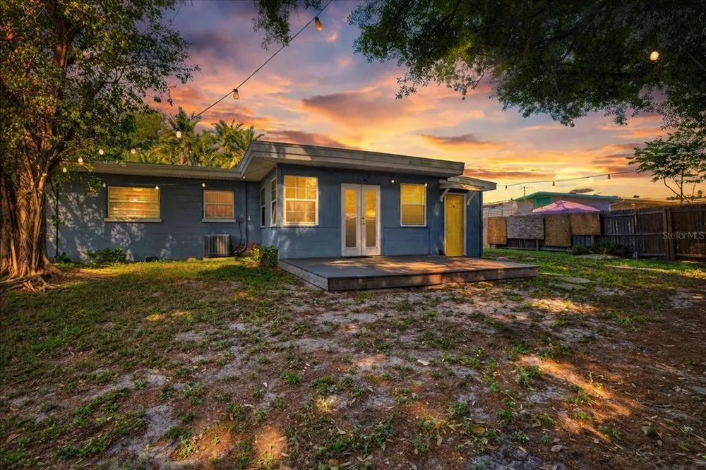 5911 Olive Ave, Sarasota, FL 34231