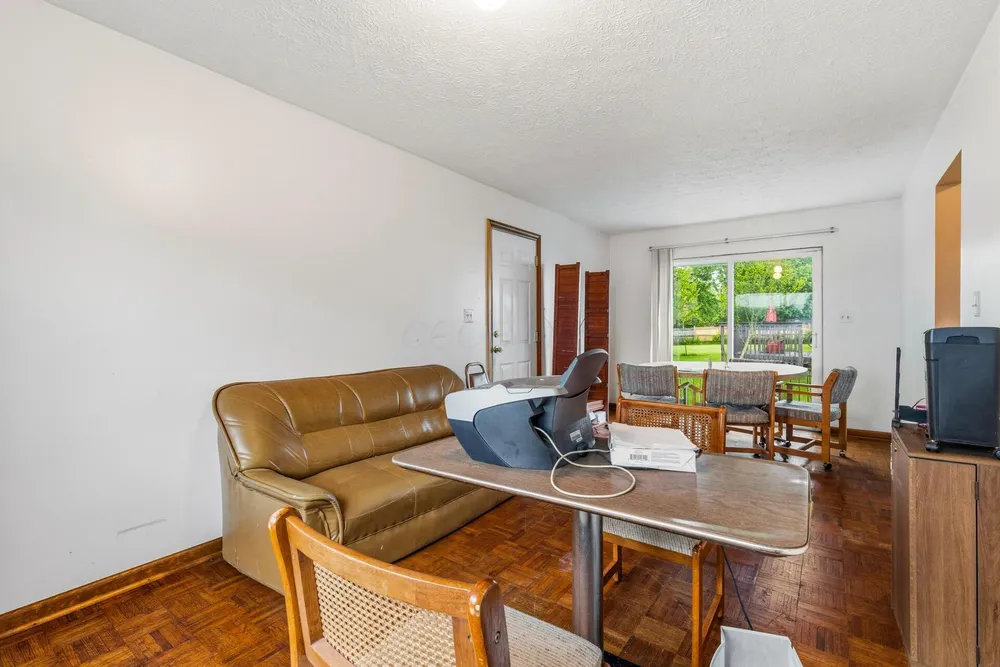 5203 Quincy Dr, Columbus, OH 43232