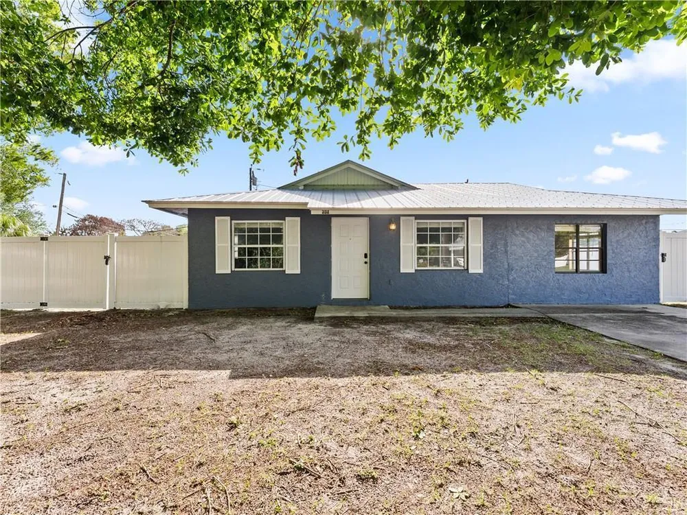 304 8th Ave SW, Vero Beach, FL 32962