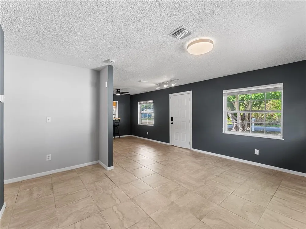 304 8th Ave SW, Vero Beach, FL 32962