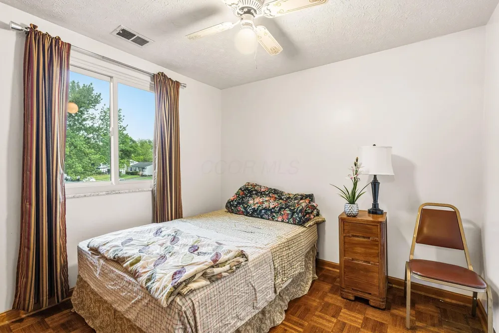 5203 Quincy Dr, Columbus, OH 43232