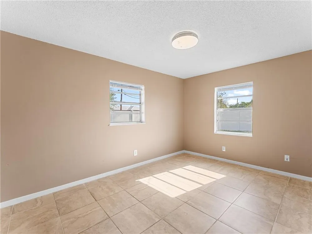 304 8th Ave SW, Vero Beach, FL 32962