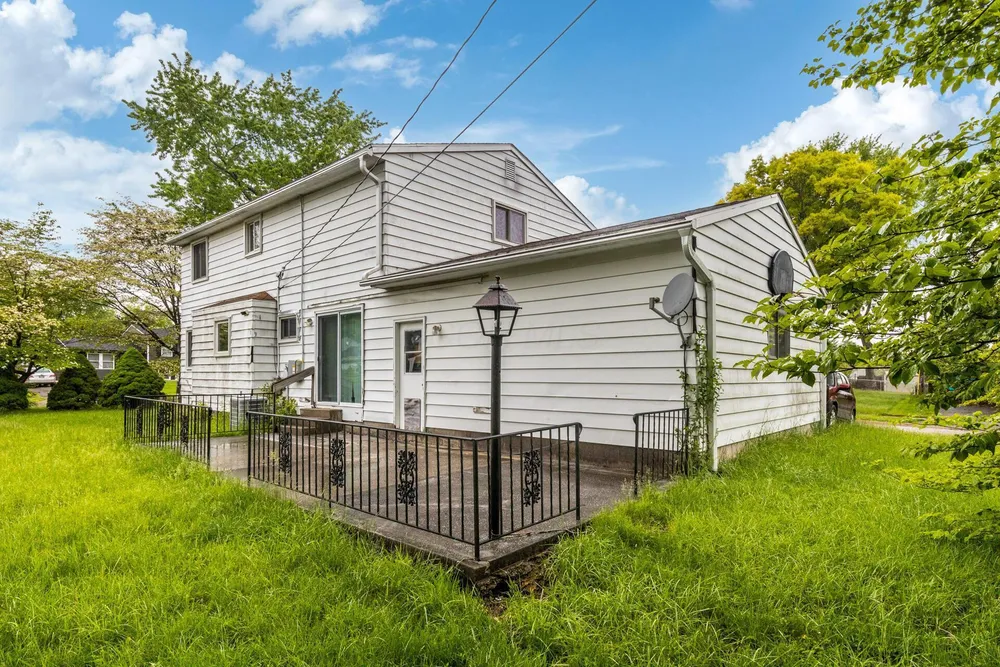 5203 Quincy Dr, Columbus, OH 43232