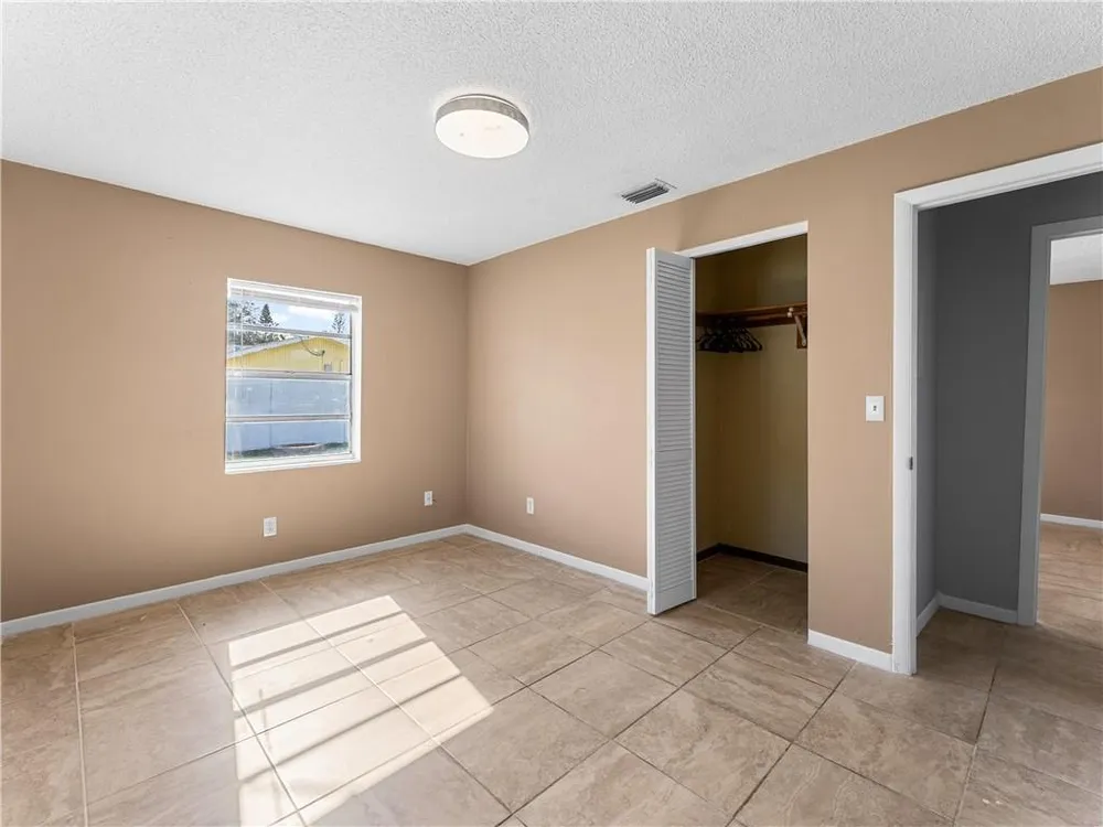 304 8th Ave SW, Vero Beach, FL 32962
