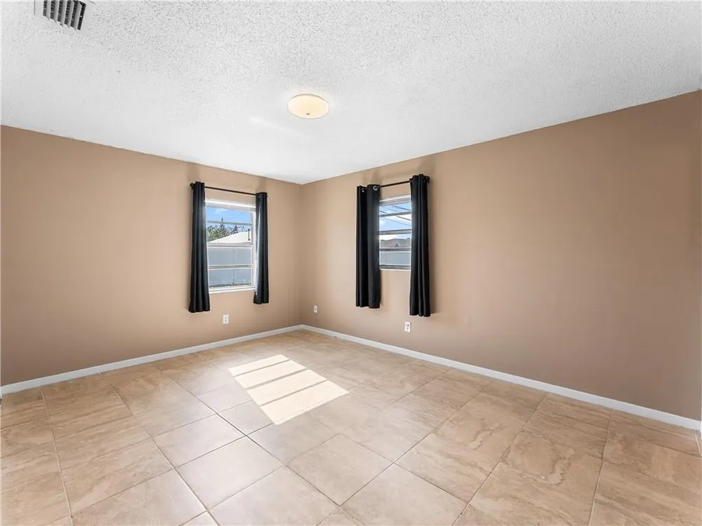 304 8th Ave SW, Vero Beach, FL 32962