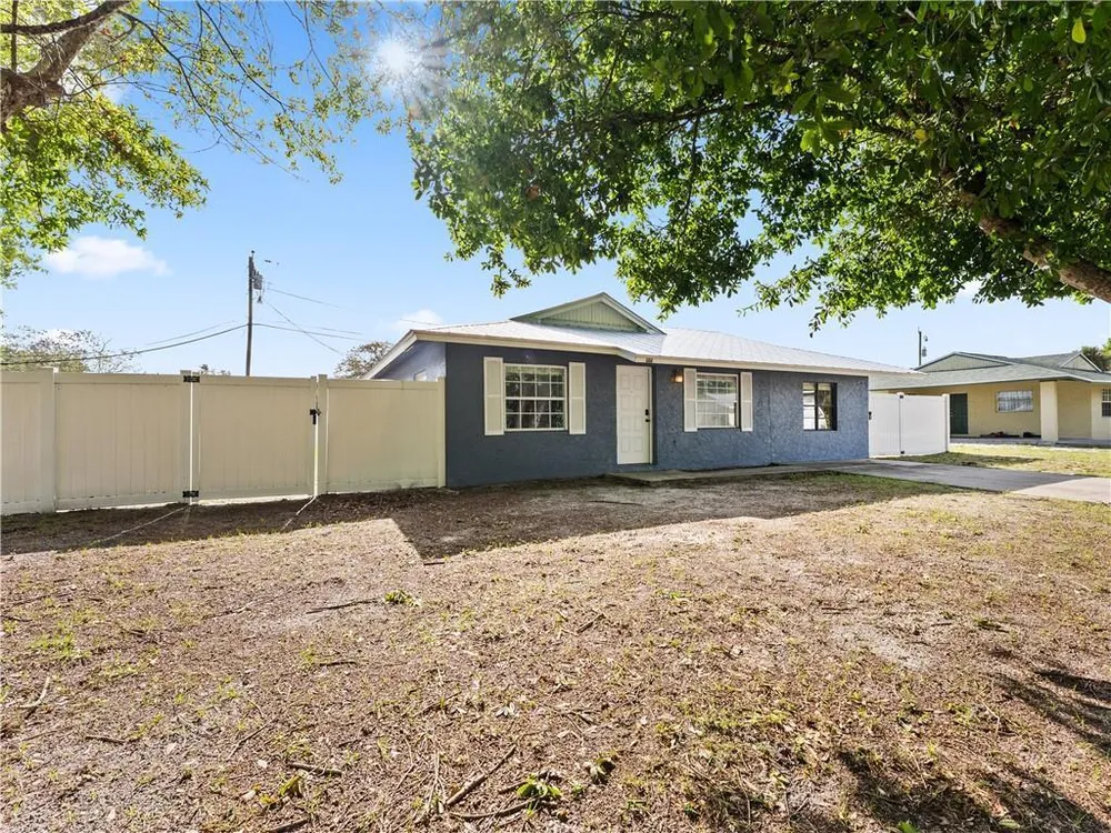 304 8th Ave SW, Vero Beach, FL 32962