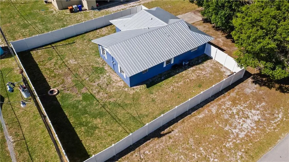 304 8th Ave SW, Vero Beach, FL 32962