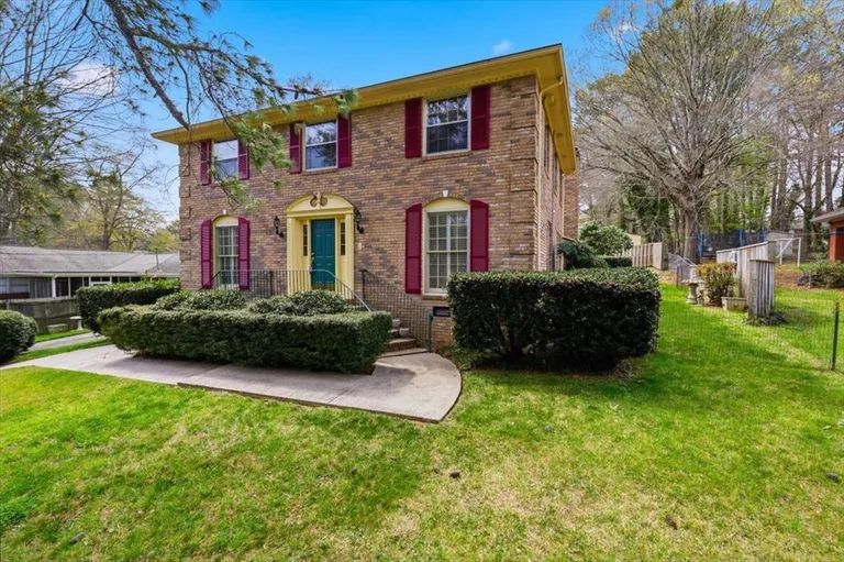 203 Auburn Dr, Dalton, GA 30720