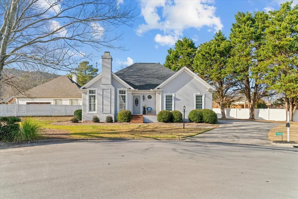 1908 Fairfield Dr, Dalton, GA 30720