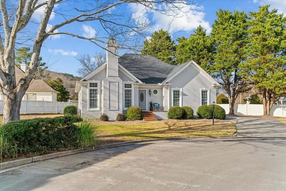 1908 Fairfield Dr, Dalton, GA 30720
