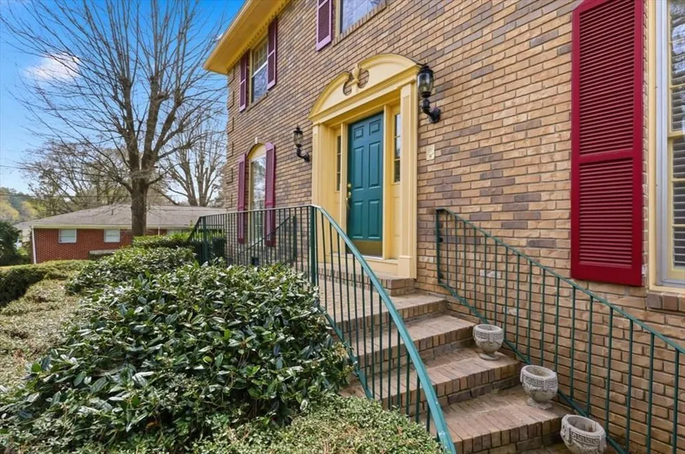 203 Auburn Dr, Dalton, GA 30720