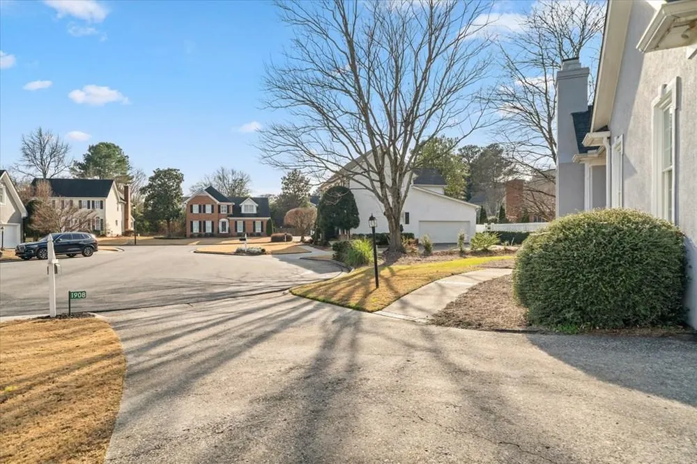 1908 Fairfield Dr, Dalton, GA 30720