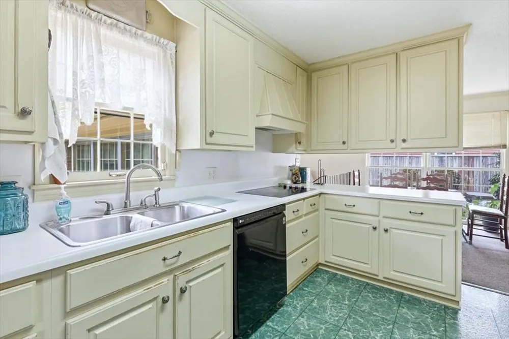 203 Auburn Dr, Dalton, GA 30720
