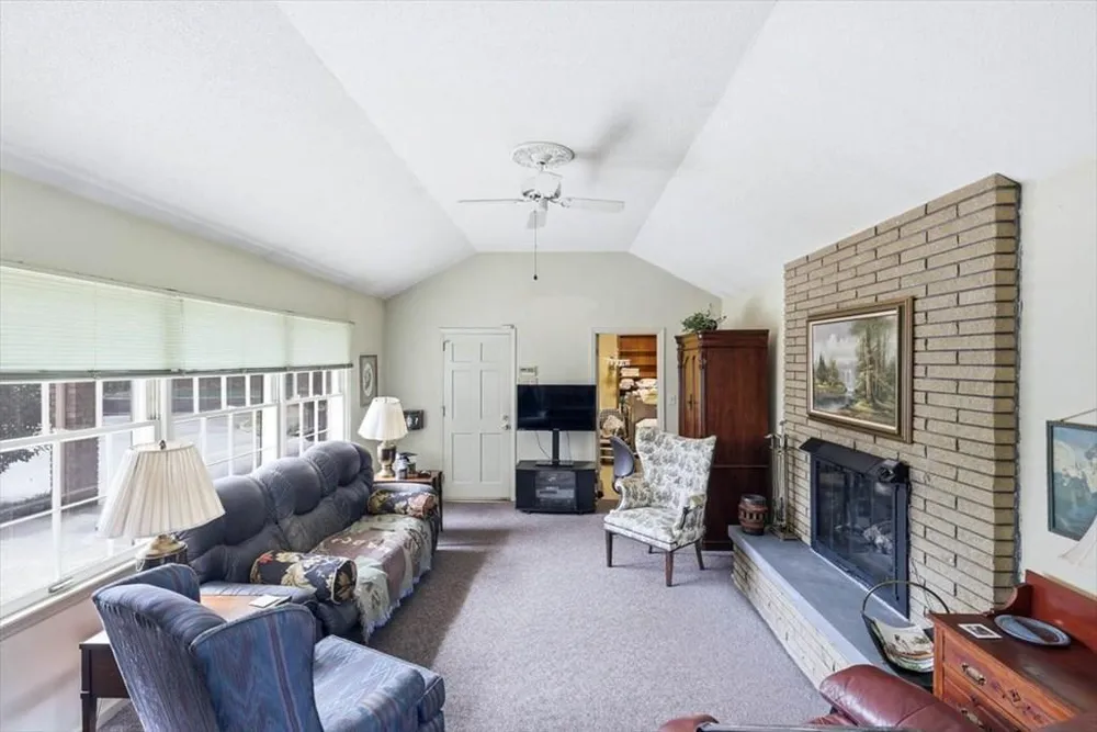 203 Auburn Dr, Dalton, GA 30720