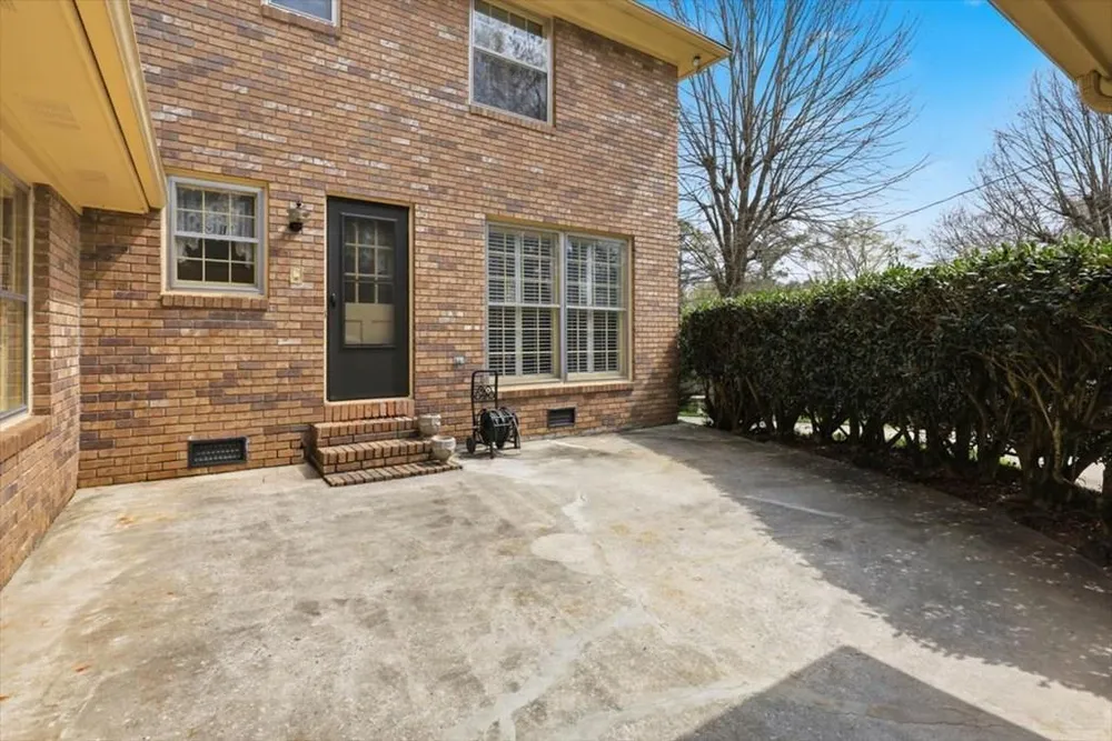 203 Auburn Dr, Dalton, GA 30720