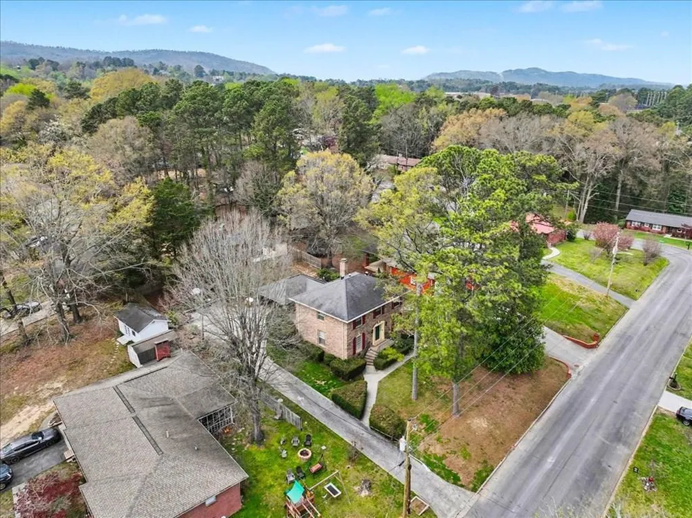 203 Auburn Dr, Dalton, GA 30720