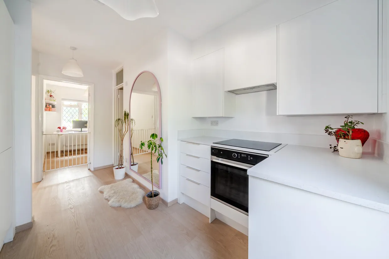 Station Approach, Esher, KT10 photo 3