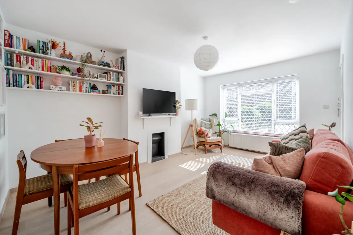 Station Approach, Esher, KT10 photo 5
