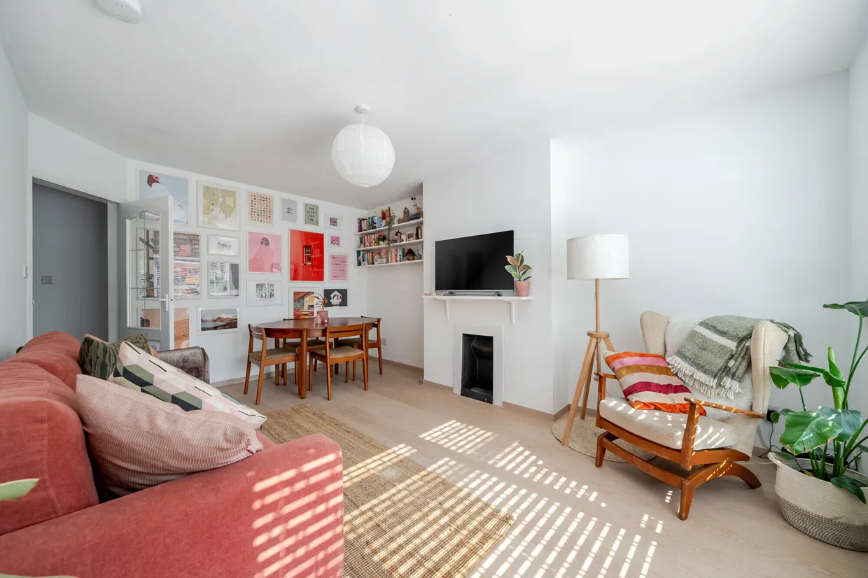 Station Approach, Esher, KT10 photo 10