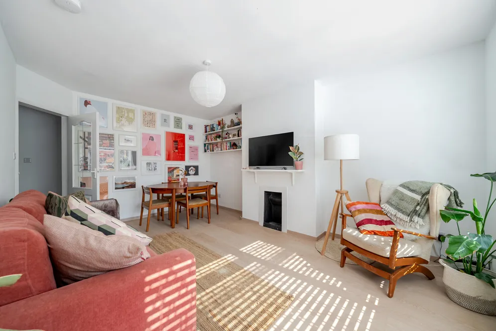 Station Approach, Esher, KT10 photo 10