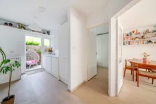 Station Approach, Esher, KT10 photo 11