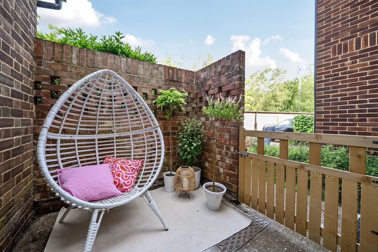 Station Approach, Esher, KT10 photo 17
