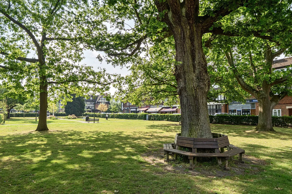 Station Approach, Esher, KT10 photo 18