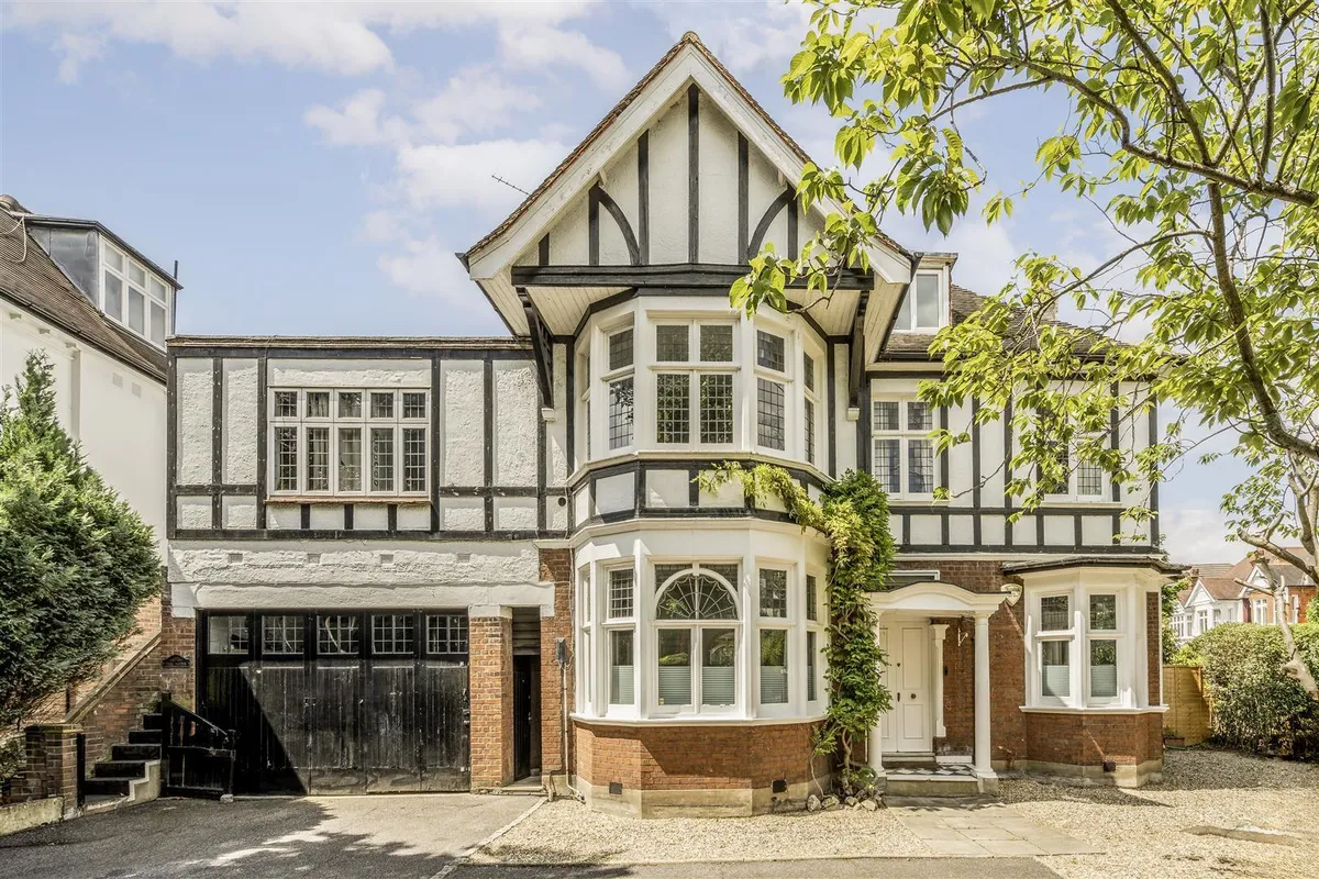 Mapesbury Road, London, NW2