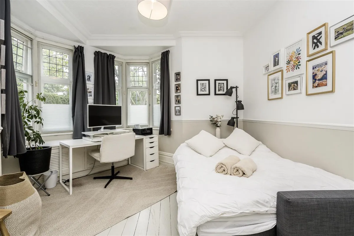 Mapesbury Road, London, NW2