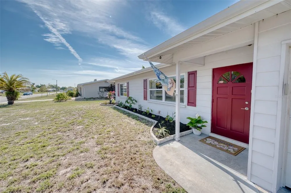 2632 Sunnyside St, Sarasota, FL 34239