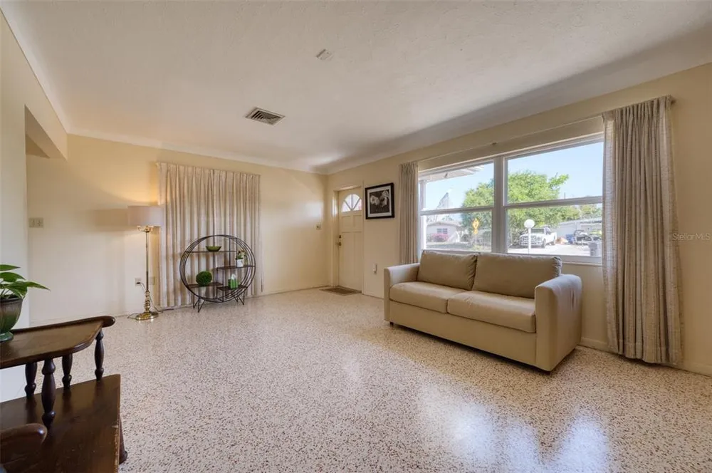 2632 Sunnyside St, Sarasota, FL 34239
