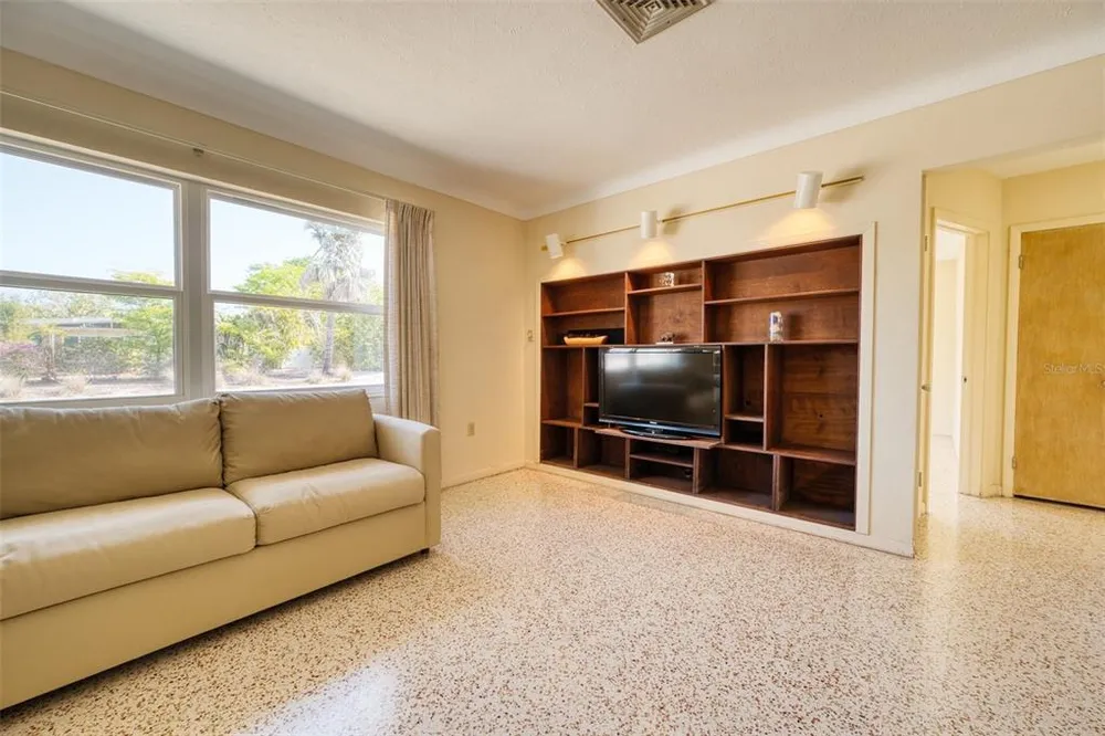 2632 Sunnyside St, Sarasota, FL 34239